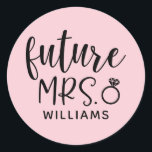 Adesivo Redondo Festa de Despedida de Solteira da Futura Sra. Pink<br><div class="desc">Celebre o próximo casamento da noiva com estes adesivos "Futura Sra."!</div>