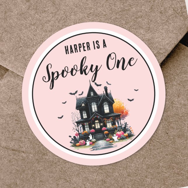 Adesivo Redondo Festa de primeiro aniversario de Dia das Bruxas Ro (Spooky One Pink Halloween 1st Birthday Party Classic Round Sticker)