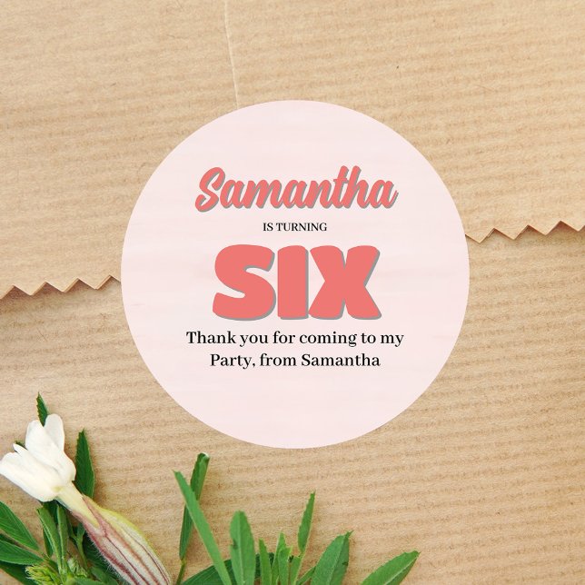 Adesivo Redondo Festa de Sexta-Festa de Aniversário Rosa Floral (Pink sixth birthday party favor sticker. )