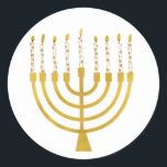 Adesivo Redondo Festivo Menorah Hanukkah Celestial Desenho<br><div class="desc">Velas de folha de ouro falsa para a comemoração de Chanucá. A ilustração menorah Whimsical com estrelas brancas cobria velas celestiais em um falso suporte de velas menorah dourada. Menorah starry Hanukkah ilustrou presentes de design e produtos de papel.</div>