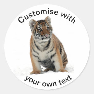 Adesivo Redondo Filhote de Tigre na Neve com Texto Personalizado