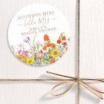 Adesivo Redondo Flores Selvagens Coloridas Campo Floral Adeus Senh<br><div class="desc">Coloridos Flores Selvagens Campo Casamento Adeus Senhorita Chá de panela Dif Favor Stickers Rótulos contém flores bonito em cor laranja, amarela, roxa e rosa em um fundo branco com suas informações personalizadas. Perfeito para o seu Festa especial de Hen, Festa de solteira, Chá de panela, Festa de Pamper, Fim de...</div>