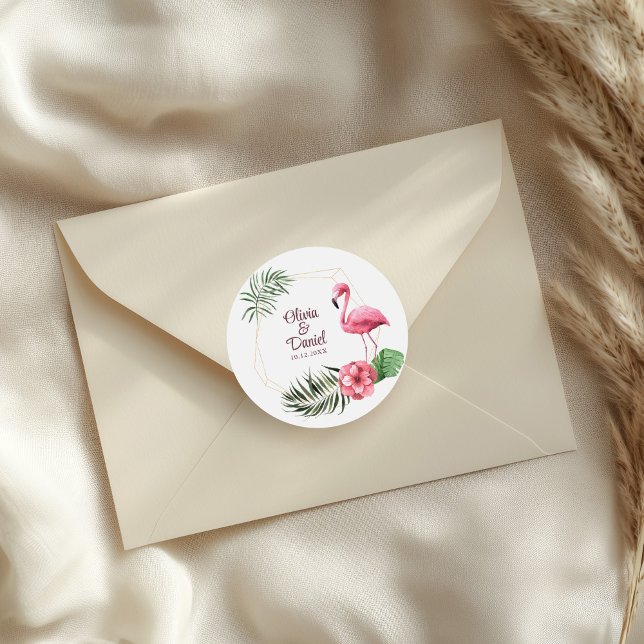 Adesivo Redondo Flores Tropicais e Casamento Flamingo (Tropical Flowers and Flamingo Wedding Classic Round Sticker on a wedding envelope.)