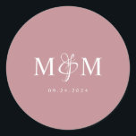 Adesivo Redondo Foca de Envelope de Casamento de Rosa Monograma Mo<br><div class="desc">Imprima o seu toque pessoal na correspondência do seu casamento com os nossos Selos de Envelope de Rosa de Dusty Modern. Estas focas chic e na moda combinam a elegância eterno de um monograma com a beleza contemporânea do rosa empoeirado, fazer-as o toque final perfeito para seus convites de casamento...</div>