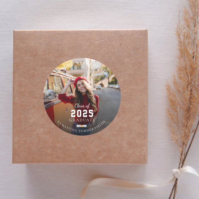 Adesivo Redondo Formando 2025 Red Photo Festa de formatura (Graduation 2025 Photo Red and White Round Sticker)