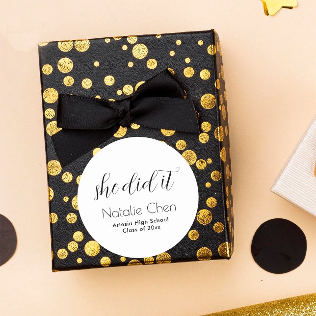 Adesivo Redondo Formando de Fontes Elegantes Brancos Modernos (Criador carregado)