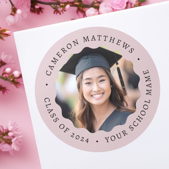 Adesivo Redondo Formando foto rosa taupe wavy border graduation (Graduate photo rose taupe wavy border graduation classic round sticker)