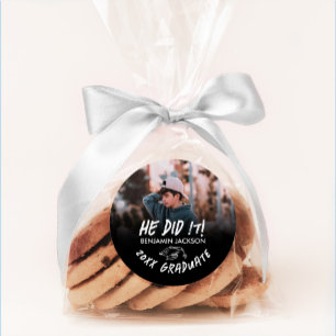 Adesivo Redondo Formatura Ele Fez Preto e Branco