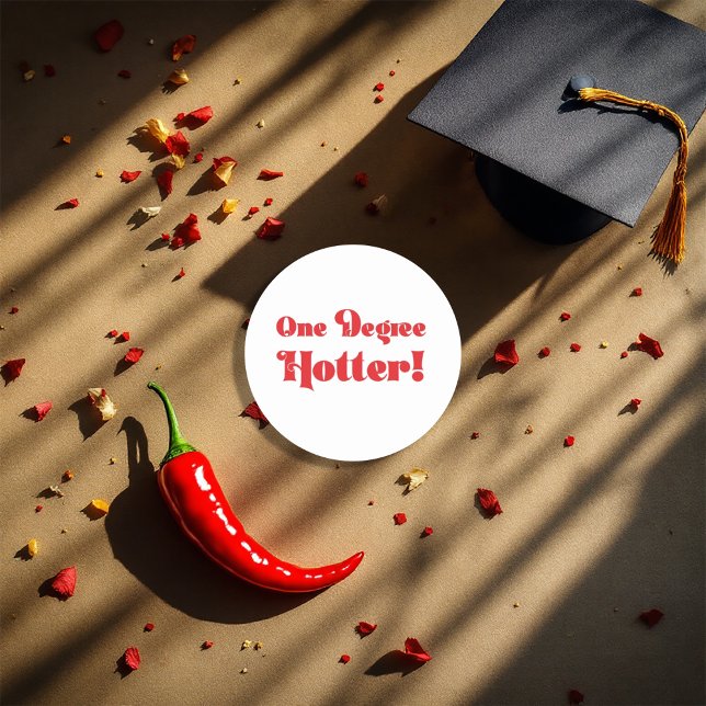 Adesivo Redondo Formatura "Um Grau Mais Quente" Apimentada (Spicy "One Degree Hotter" Graduation Classic Round Sticker)