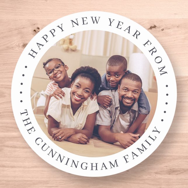 Adesivo Redondo Foto da Família Chic Simples Moderna do feliz ano  (Criador carregado)