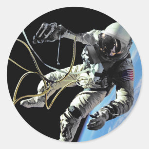 Adesivo Redondo Foto do Primeiro Passeio Espacial do Astronauta Am
