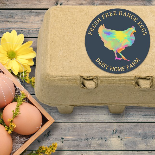 Adesivo Redondo Frescos de Ovos Frescos Personalizados (Fresh free range chicken egg box stickers with personalized business name colorful hen)