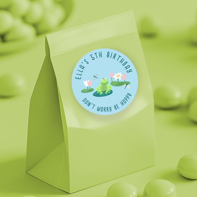 Adesivo Redondo Frogs and Lily Pads Cute Birthday Kids CUSTOM (Frogs and Lily Pads Cute Birthday Kids CUSTOM Classic Round Sticker
)