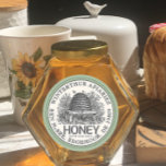 Adesivo Redondo Fronteira de Sage da Ivory Honey Jar Label (Vintag<br><div class="desc">Este rótulo de marfim tem campos editáveis para cumprir os requisitos listados pelo Conselho Nacional de Mel nos EUA no momento em que este rótulo foi criado; a palavra mel, o nome da sua empresa, o nome pessoal, o endereço e o peso líquido do mel em gramas e onças devem...</div>