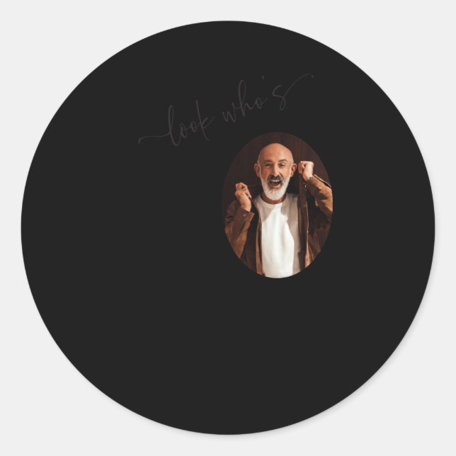 Adesivo Redondo Funny Look Whos 60 Stylish 60th Birthday  (Frente)