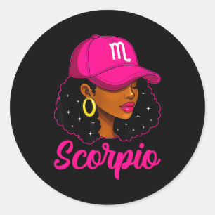 Adesivo Redondo Garota de Escorpião Rosa Cap Zodiac Aniversário Af