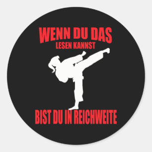 Adesivo Redondo Garota engraçada de caratê kickboxing taekwondo