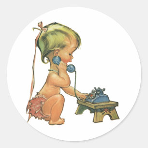 Adesivo Redondo Garota Loura-Justa Vintage falando no Toy Phone