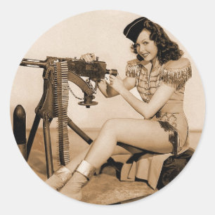 Adesivo Redondo Garota Metralhadora Mulher Vintage Retro