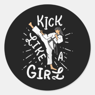 Adesivo Redondo Garotas de Caratê Chutam Como um Taekwondo de Kick