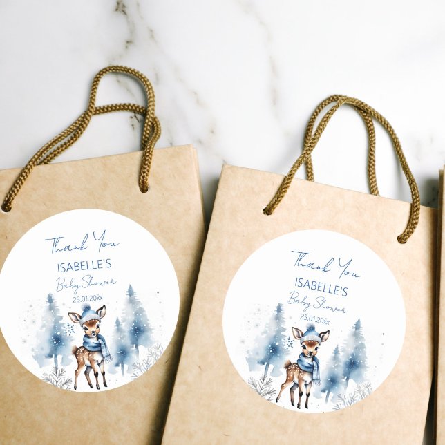 Adesivo Redondo Garotos de inverno chá de fraldas obrigado você é  (Cute deer Winter boys baby shower thank you favor Sticker snowy pines winter baby shower favor stick)