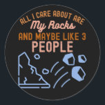 Adesivo Redondo Geólogo Geology Science<br><div class="desc">Presente para todos os estudantes e professores de geologia e para todos os amantes de geologia. Só me importo com minhas rochas e talvez 3 pessoas</div>