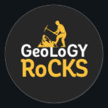 Adesivo Redondo Geology Rocks Funny Geological Science Puns<br><div class="desc">Geologia Rocks. Design de trocadilhos engraçados para aqueles que adoram estudar geologia e coletar tipos de rochas. Mercadorias legal e humorísticas para geeks e nerd de ciências da Terra. Perfeito para geólogos, professores universitários e alunos que se formam em ciência geológica. presente de Natal e excelente para família e amigos....</div>