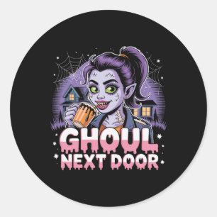 Adesivo Redondo Ghoul Próxima Porta Zombie Menina Retrô Halloween