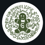 Adesivo Redondo Gingerman Christmas Candy Typografia GREEN<br><div class="desc">Uma composição festiva de tipografia de doces de Natal manuscritos e biscoitos rodeia um biscoito de gengibre com papel giro|. Perfeito para selar as cartas e Cartões de natal de Natal e Feriados ou para enfeitar seus Presentes sob a árvore de Natal! A cor VERDE é totalmente variável, e a...</div>