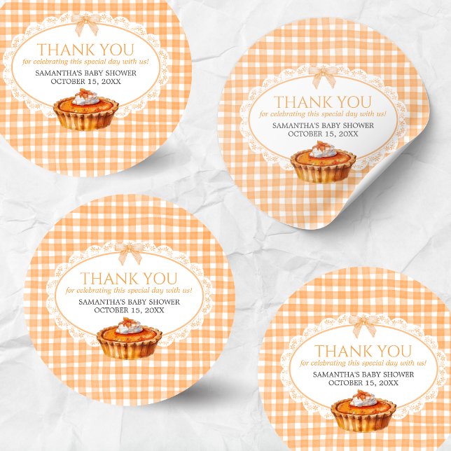 Adesivo Redondo Gingham Little Cutie Pie Chá de fraldas (Little Cutie Pie Gingham Pumpkin Baby Shower Sticker)