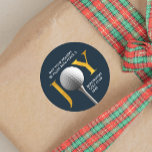 Adesivo Redondo Golf Joy & Peace Christmas<br><div class="desc">Celebre a estação com um toque de elegância e um amor pelo jogo. Este adesivo de Natal redondo apresenta a alegre mensagem "JOY" em um elegante impressão de cor dourada, acrescentando um sentimento festivo personalizado ao seu acessório de feriado. A reviravolta inteligente? O "O" em "JOY" é substituído por uma...</div>