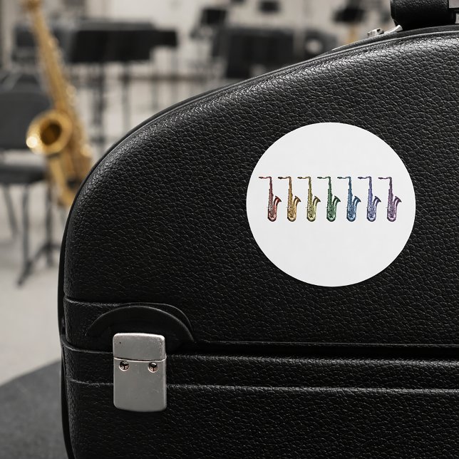 Adesivo Redondo Gradiente de Arco-íris Saxofone Tenor Musical Pop  (A sticker with a lineup of rainbow saxophones in red, orange, green, blue, purple, yellow & pink.)