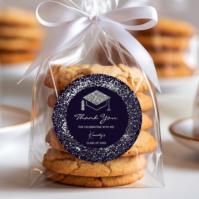 Adesivo Redondo Graduação Elegante Obrigado Sticker - Boné pratead (silver glitter accents, #graduationparty, #classof2025 #luxurysticker,#shinyandsparkles,)
