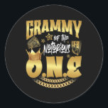 Adesivo Redondo Grammy Da Notoriosa Coluna De Colmeia Da Escola 1r<br><div class="desc">Gramática Do Notorioso primeiro aniversario De Salto De Colmeia De Uma Velha Escola</div>