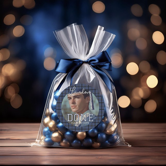 Adesivo Redondo Grande Ano de Graduação de Píquetes (Preppy Graduate Graduation Photo Class Year "DONE" Classic Round Sticker)