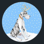 Adesivo Redondo Great Dane Reindeer Christmas Harlequin UC<br><div class="desc">Vestido em galhadas e um colar de campanário vermelho - o Dane Deer está pronto para ajudá-lo a entrar no Espírito de Férias nesta época de Natal e tem certeza de ser um favorito.</div>