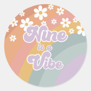 Adesivo Redondo Groovy Retro Nine é um Arco-íris de Vibração