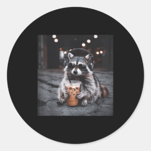 Adesivo Redondo Guaxinim engraçado bebendo café gelado meme animal