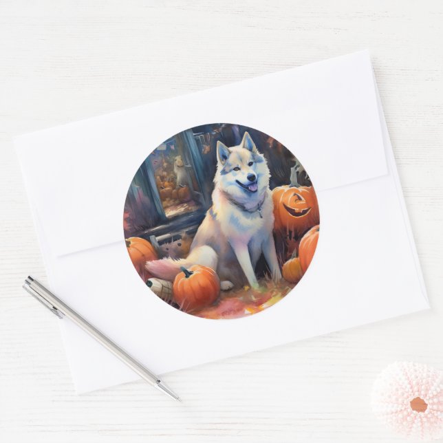 Adesivo Redondo Halloween Alaskan Malamute Com Pumpkins Assustado (Envelope)