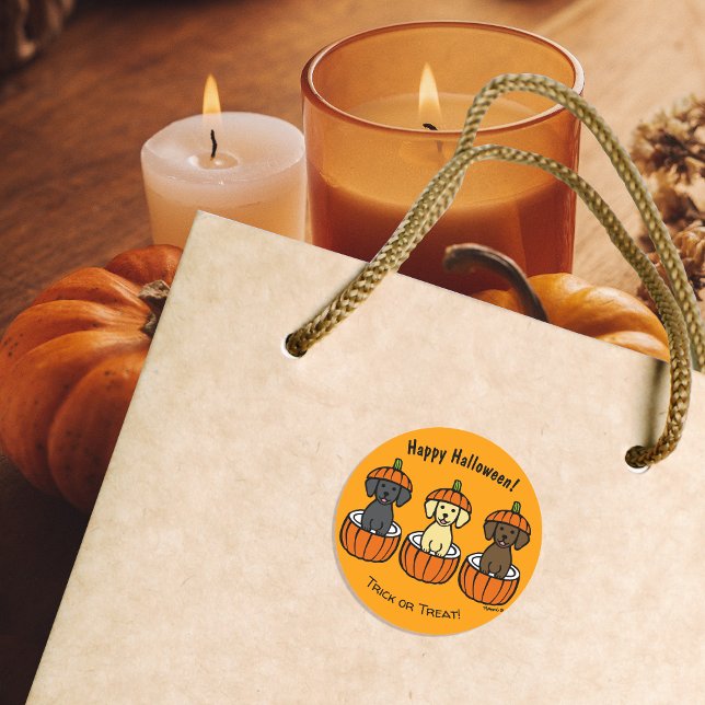 Adesivo Redondo Halloween Labrador Puppies e Pumpkins (Happy Halloween Labrador Puppies and Pumpkins Stickers for Labrador Owners.  Cute Cartoon Design.)