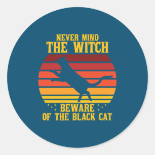 Adesivo Redondo Halloween Não importa a bruxa se cuida do gato