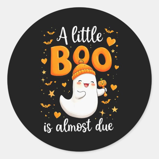 Adesivo Redondo Halloween Pregnancy Announcement A Little Boo Is A (Frente)