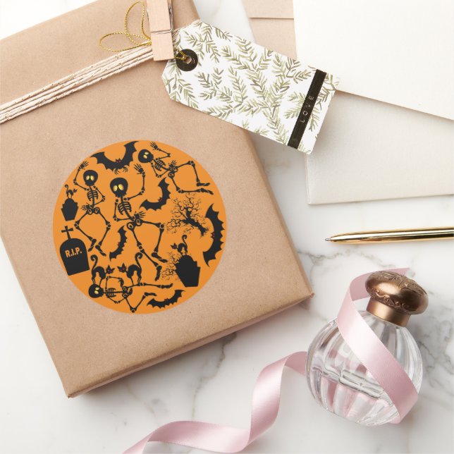 Adesivo Redondo Halloween Skeletons Macabre Dance (Presentear)