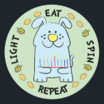 Adesivo Redondo Hanukkah Dog Stickers "Light, Come, Spin, Repete"<br><div class="desc">Chanucá/Chanukah Dog Holiday paus, "Light, Coma, Spin, Repeat" Enfim, eu escrevo, Chanukah é um dos meus feriados favoritos. Divirta-se usando esses adesivos como topos de bolo, etiquetas de presentes, fechos de malas de favor ou qualquer que seja a sua festa! Obrigados para parar e comprar! Seu negócio é muito apreciado!...</div>