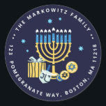 Adesivo Redondo Hanukkah Personalizou Menorah Dreidel Classic Roun<br><div class="desc">O nosso adesivo personalizado de endereçamento personalizado de Menorah Dreidel de Hanukkah inclui uma menorah e dreidel. Personalize com seu próprio nome e endereço para adicionar um toque festivo a todas as suas mensagens de feriado. Perguntas? Envie-nos uma mensagem de correio eletrônico para bestdressedbread@gmail.com</div>