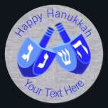 Adesivo Redondo Hanukkah Sonha Com Design Azul De Crianças Cheias<br><div class="desc">Use estes adesivos Hanukkah divertidos como favoritos para festas, para vestir um pacote de presentes, para selar envelopes ou qualquer outra coisa que seu eu faça. O design duplo de Dreidel em branco e azul brilhante é o meu trabalho artístico original, de modo que estes adesivos de Chanukah são um...</div>