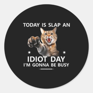 Adesivo Redondo Hoje É Dia de Dar um Tapa num Idiota Estou Muito O