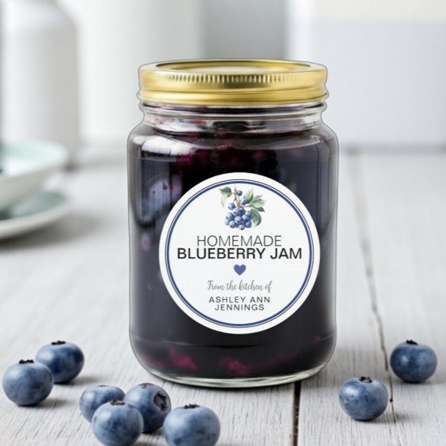 Adesivo Redondo Homemade Blueberry Jam Label | From the Kitchen Of (A homemade blueberry jam jar with a personalized blueberry jam jar label)