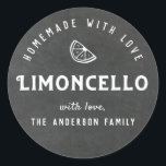 Adesivo Redondo Homemade com Love Limoncello Modern Chalkboard<br><div class="desc">Etiquetas/rótulos de limoncelo personalizados com texto personalizado/mensagem de presente no fundo do estilo do quadro.</div>