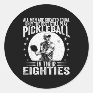 Adesivo Redondo Homens jogam pickle ball nos oitenta anos engraçad